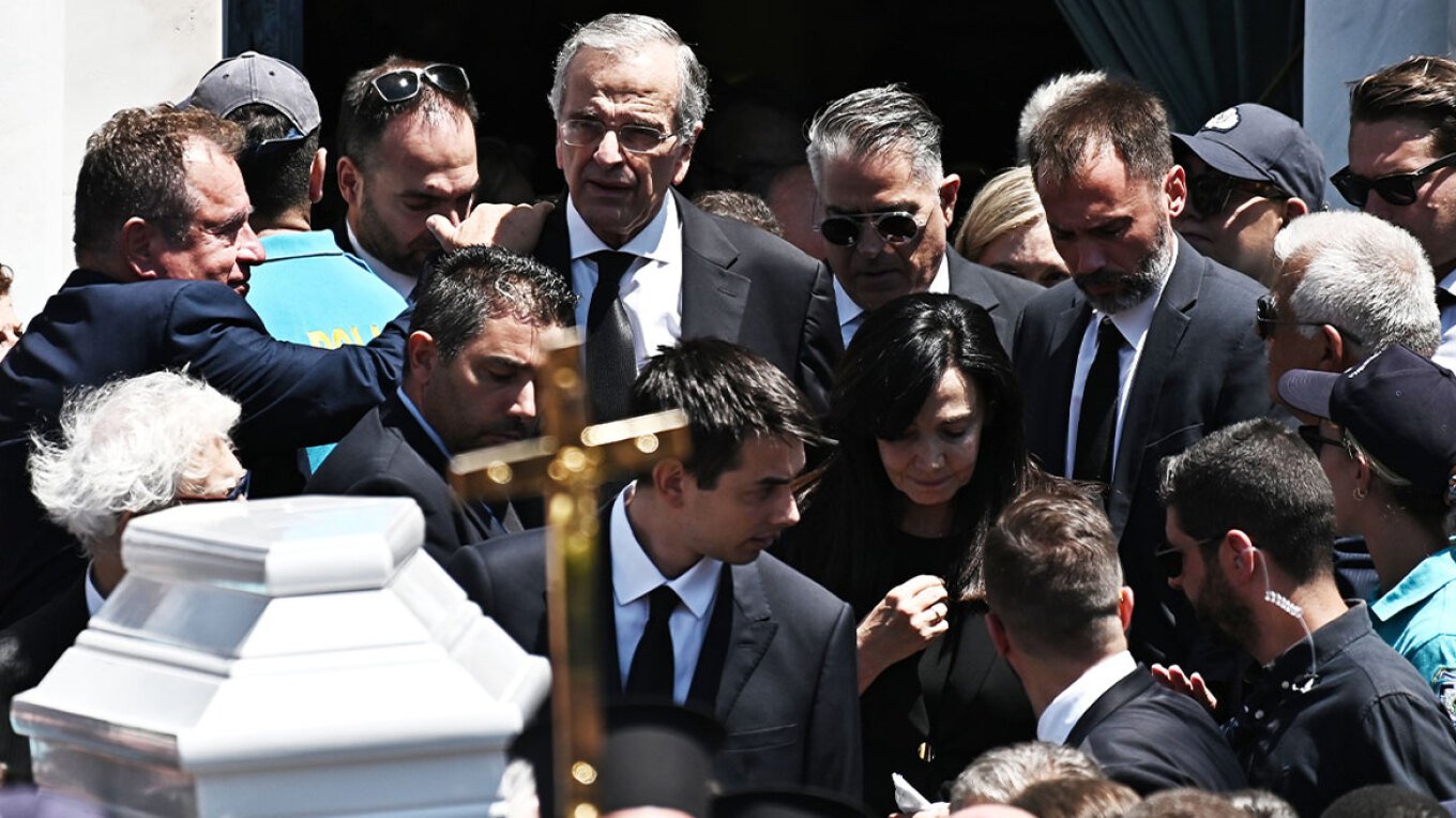 Το τελευταίο αντίο του Αντώνη Σαμαρά στην κόρη του: Ευχαριστώ τον Θεό που  μας έδωσε αυτό το δώρο έστω για 34 χρόνια