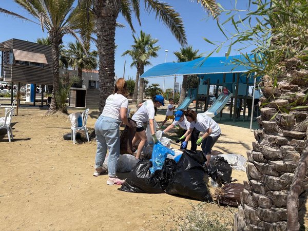 28.5. Bioland καθαρισμός παραλίας Βορόκληνης (3).jpg