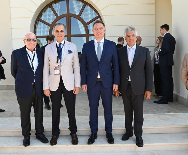 ΤΕΣΣΕΡΑ.jpg